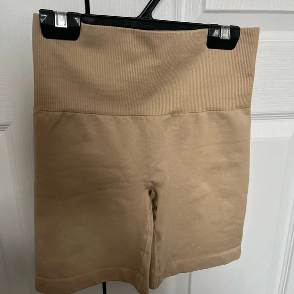 TNA Active Set - Picture 4 of 7